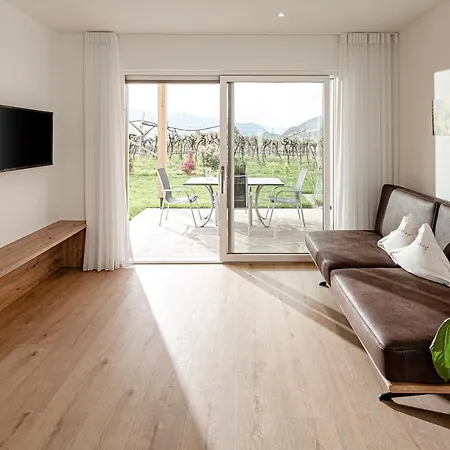 Praelatenhof Wine & Apartments Caldaro Exterior photo